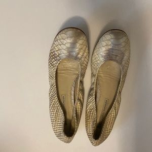 Vera wang lavender leather snakeskin slides size 6 1/2